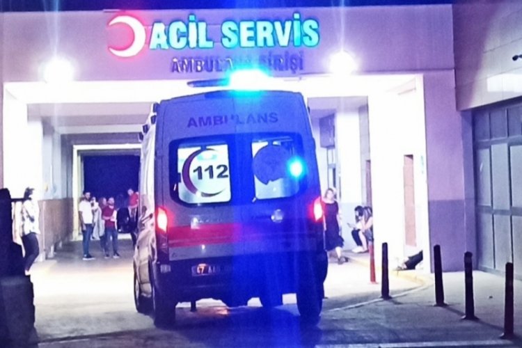 Mardin'de taşlı, sopalı, bı&ccedil;aklı, satırlı ve silahlı kavga: &Ccedil;ok sayıda yaralı var