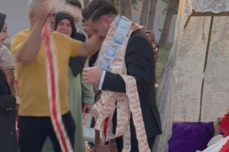 Hatay'da damat ve geline 100 metrelik takı takıldı!