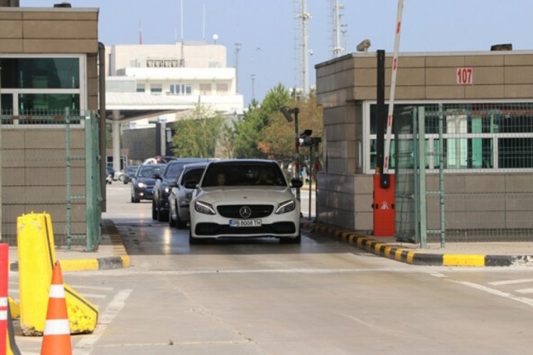 Avrupa'da yaşayan gurbet&ccedil;iler tatil i&ccedil;in anavatana geliyor