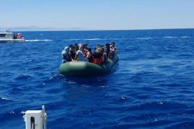Yunan unsurlarınca T&uuml;rk kara sularına geri itilen 84 g&ouml;&ccedil;men kurtarıldı