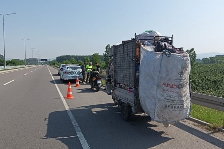 D&uuml;zce'de plakasız atık toplama aracına 6 bin TL ceza