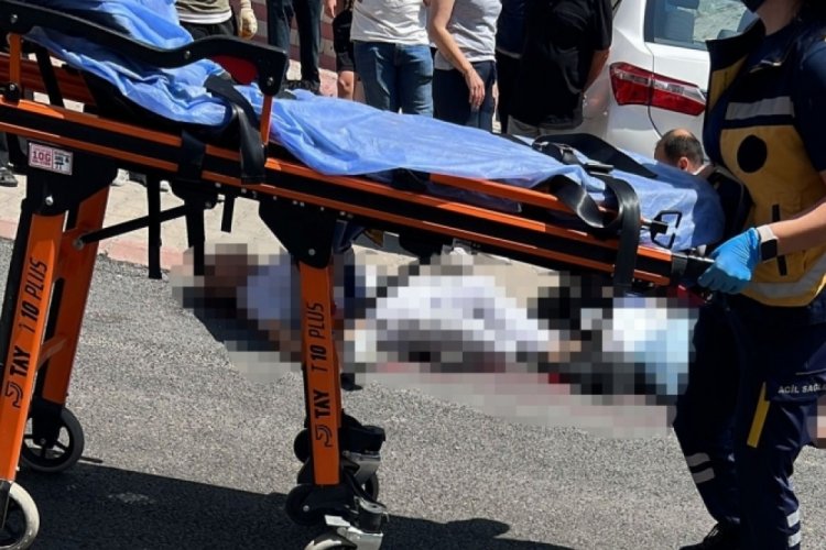 Ankara'da yaşlı adam sokak ortasında &ouml;nce karısını sonra kendisini &ouml;ld&uuml;rd&uuml;!