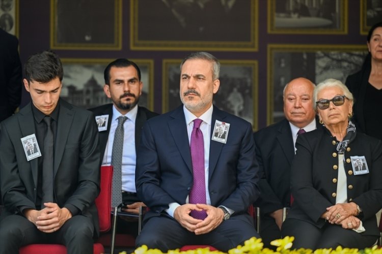 Hakan Fidan Murat Karag&ouml;z'&uuml;n cenaze t&ouml;renine katıldı