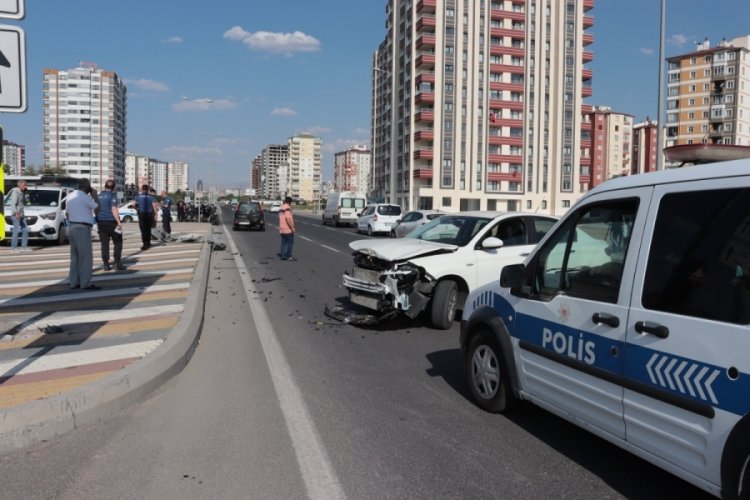 Kayseri'de polis timi kaza yaptı: 2 yaralı