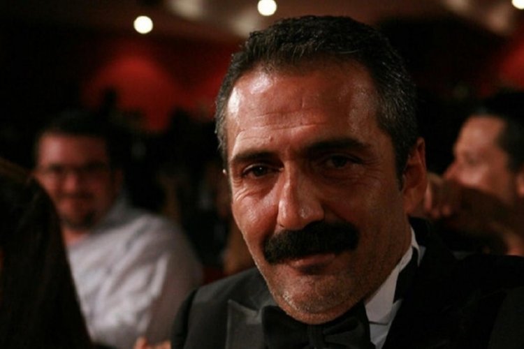 Yavuz Bing&ouml;l Kahramanmaraş'ta depremzedelere konser verdi