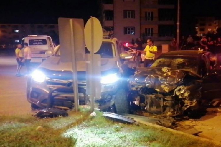 D&uuml;ğ&uuml;n konvoyunda trafik kazası: 7 yaralı