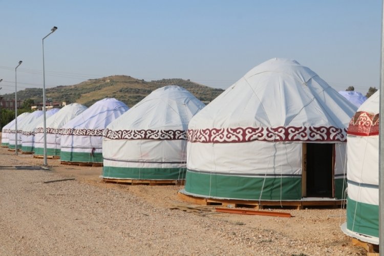 Hatay'da Kırgız &ccedil;adırları depremzedelere yuva olacak