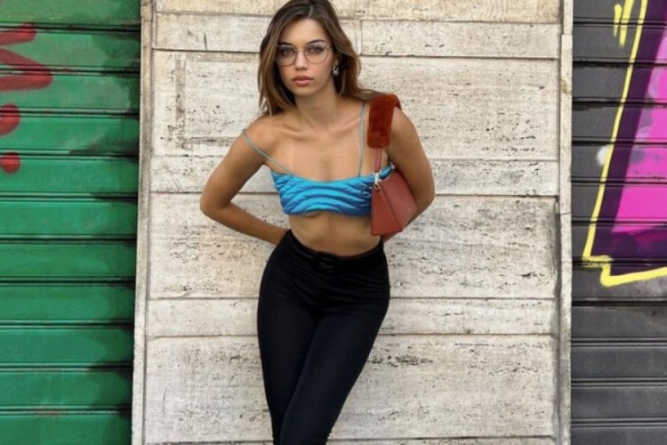 Afra Sara&ccedil;oğlu'nun İtalya pozları