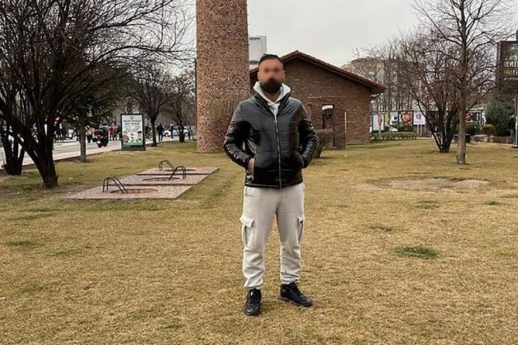 &Uuml;zerine i&ccedil;ki d&ouml;k&uuml;p yakmaya &ccedil;alışan eşinden boşandı!