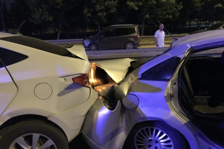 Kazada kopan tekerlek başka kazaya sebep oldu: 2 yaralı