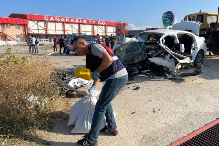 &Ccedil;anakkale-Bursa yolundaki kazada otomobilden uyuşturucu madde &ccedil;ıktı