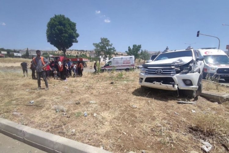 Şırnak'ta 2 aracın &ccedil;arpıştığı kazada 5 kişi yaralandı