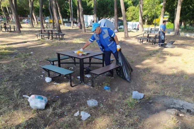 Bursa Orhangazi'de bayram tatilinde 5 bin ton &ccedil;&ouml;p toplandı...