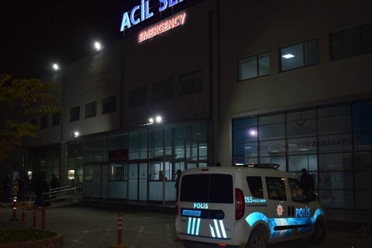 Malatya'da trakt&ouml;r ile otomobil &ccedil;arpıştı: 4 yaralı