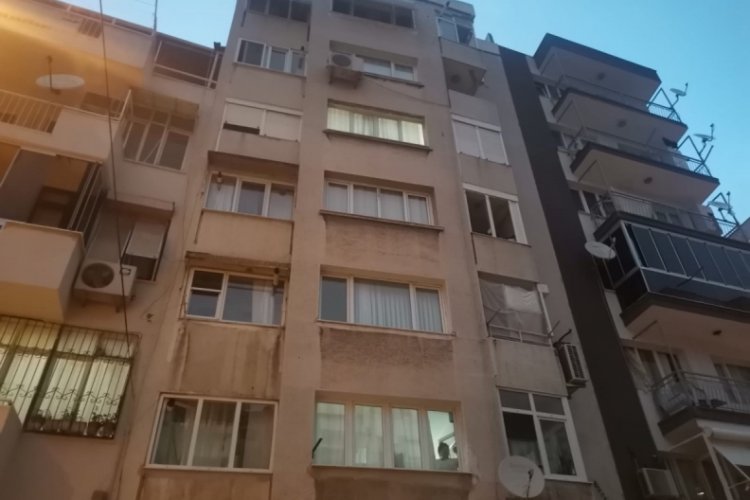 İzmir'de anne ile oğlu &ouml;l&uuml; bulundu