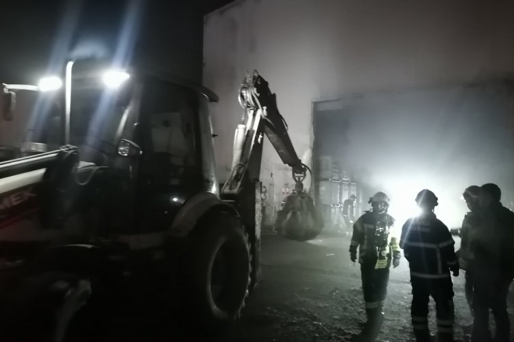 Kocaeli'nde geri d&ouml;n&uuml;ş&uuml;m tesisinde kimyasal tepkime yoğun dumana sebep oldu