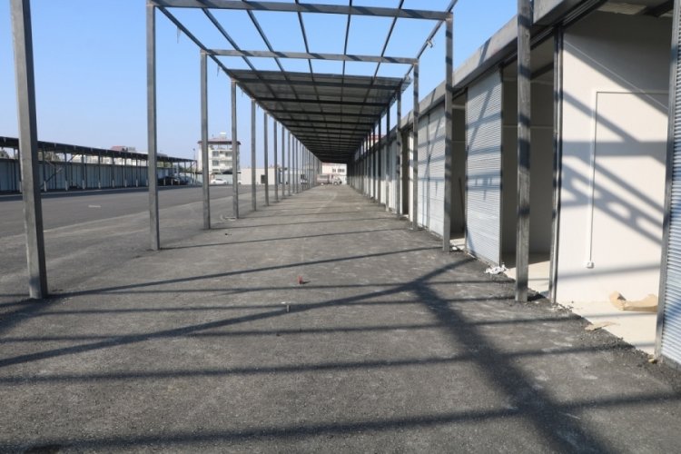 Depremin vurduğu Hatay'a yeni sebze hali 53 g&uuml;nde inşa edildi