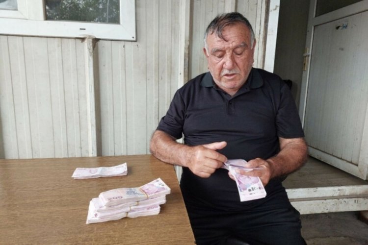 Hatay'da bulduğu 50 bin TL'yi sahibine teslim etti