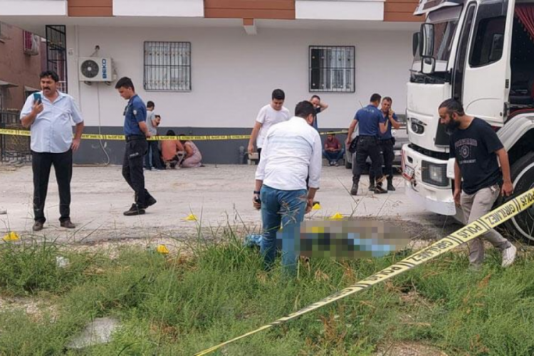 Mersin'de ka&ccedil;tığı husumetlilerinin saldırısında hayatını kaybetti