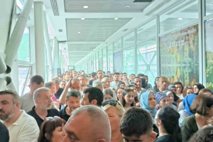 Sınır kapısında IMEI izdihamı! Y&uuml;zde 230 zammı duyan koştu