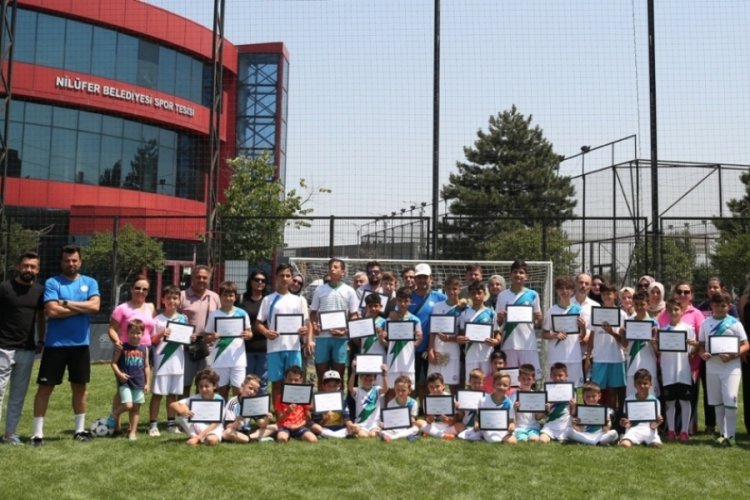 Bursa Nil&uuml;fer Yaz Spor Okulları'nda sertifika heyecanı