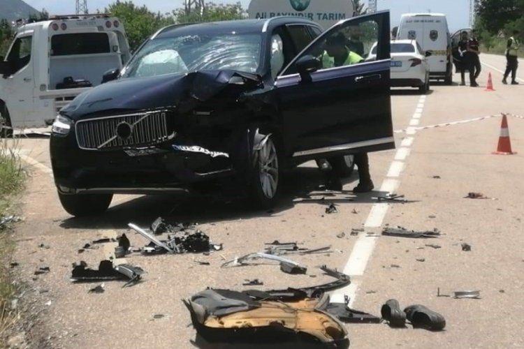 Isparta'da otomobili pat patla &ccedil;arpıştı! 1 &ouml;l&uuml;, 3 yaralı