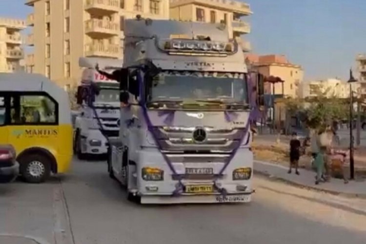 Mardin'de ilgin&ccedil; d&uuml;ğ&uuml;n konvoyu! Tırı gelin arabası yaptılar