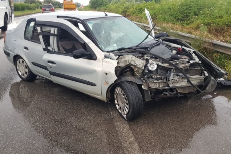 Samsun'da otomobil otob&uuml;se &ccedil;arptı