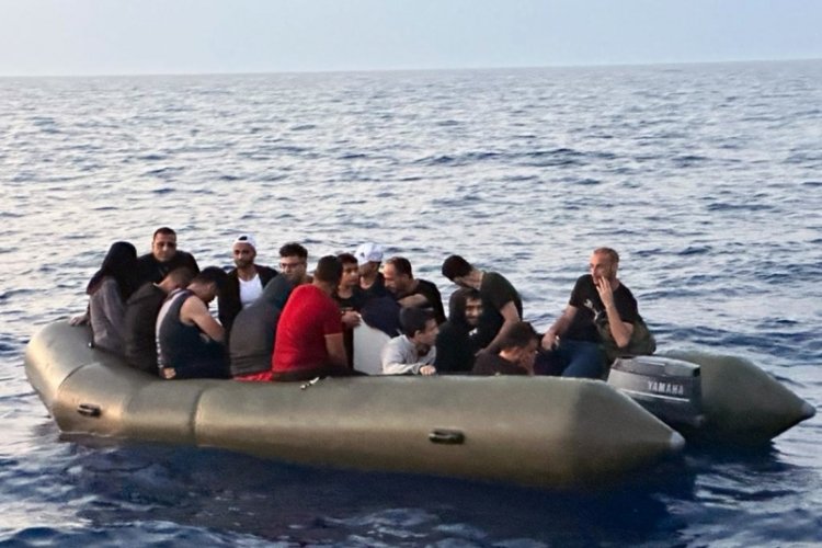 Muğla Dat&ccedil;a'da 16 g&ouml;&ccedil;men kurtarıldı