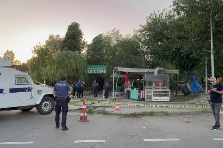 Diyarbakır'da &ccedil;ay bah&ccedil;esine silahlı saldırı: 2 yaralı