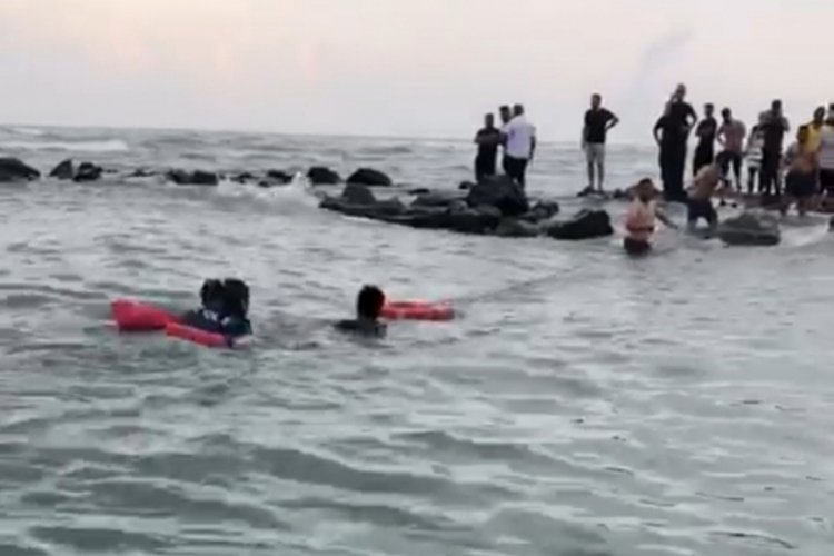 Samsun'da denizde mahsur kalan 3 kişiyi sahil g&uuml;venlik kurtardı