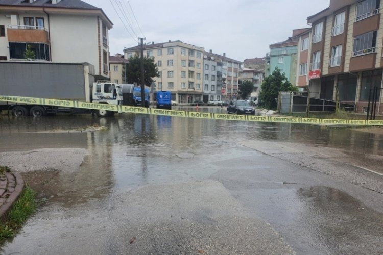 Bursa İneg&ouml;l'de sağanak yağış hayatı fel&ccedil; etti
