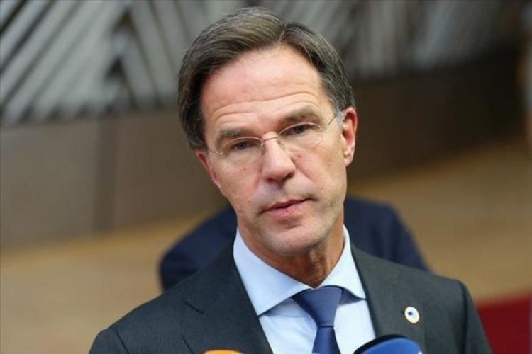 Hollanda Başbakanı Mark Rutte istifasını sundu