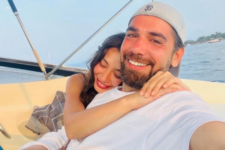 Ayrılık haberleriyle anılıyorlardı! &Uuml;nl&uuml; oyunculardan yıl d&ouml;n&uuml;m&uuml; kutlaması