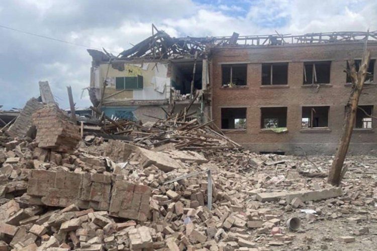Rusya, Ukrayna'da okulu vurdu! &Ouml;l&uuml; ve yaralılar var