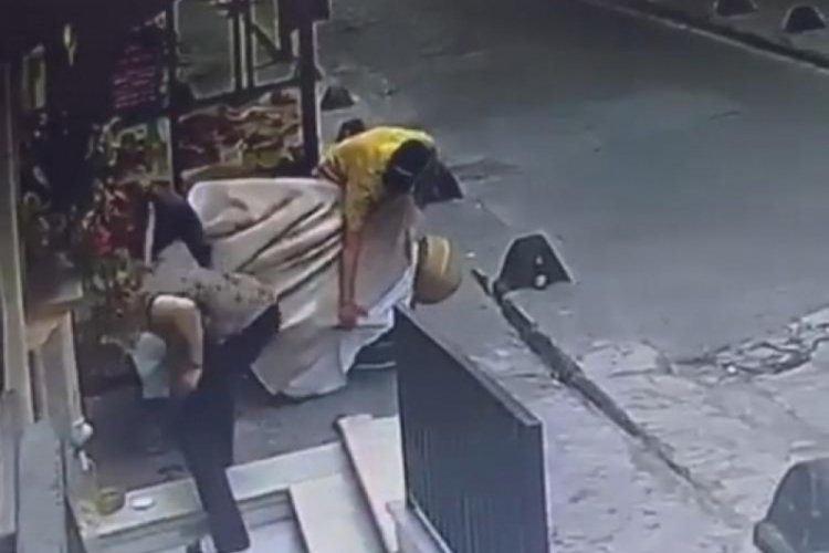 İstanbul'da yardımsever esnaf televizyon &ccedil;alan hırsızlara yardım etti! O anlar kamerada
