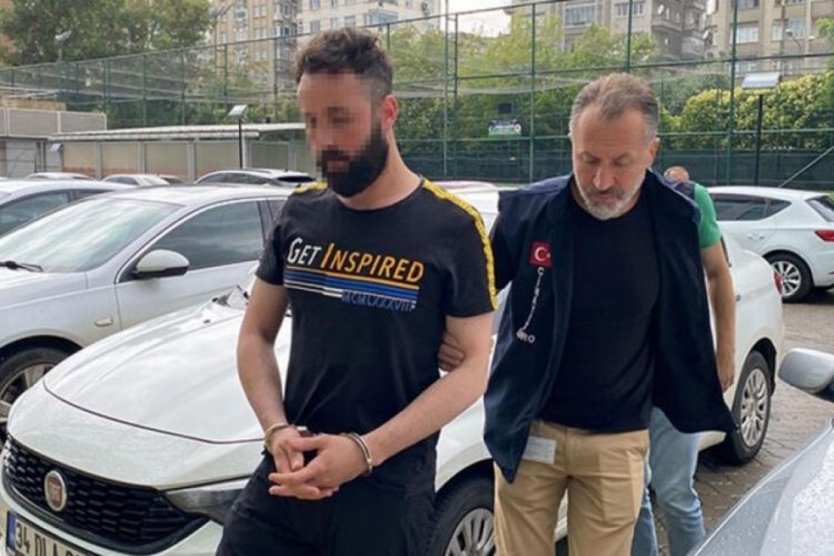 Silah sesini duyup balkona &ccedil;ıkan kadın vuruldu