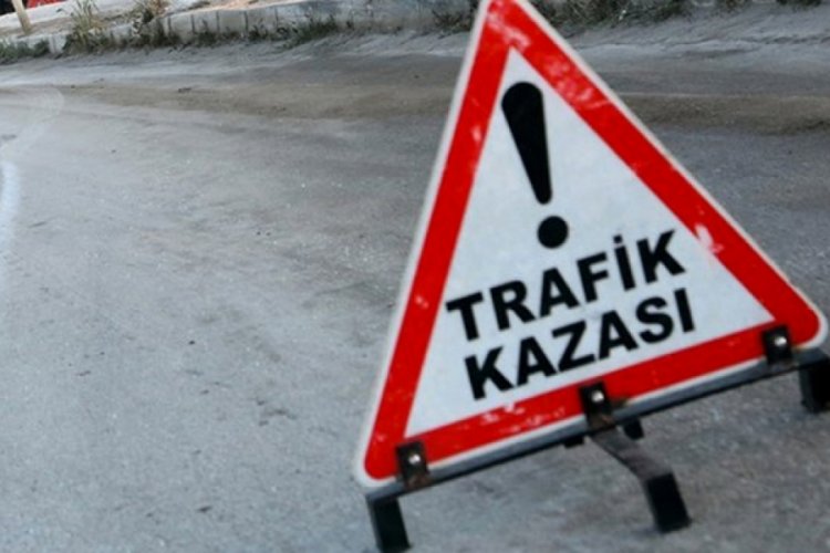Otob&uuml;sle &ccedil;arpışan motosikletin gen&ccedil; s&uuml;r&uuml;c&uuml;s&uuml; hayatını kaybetti