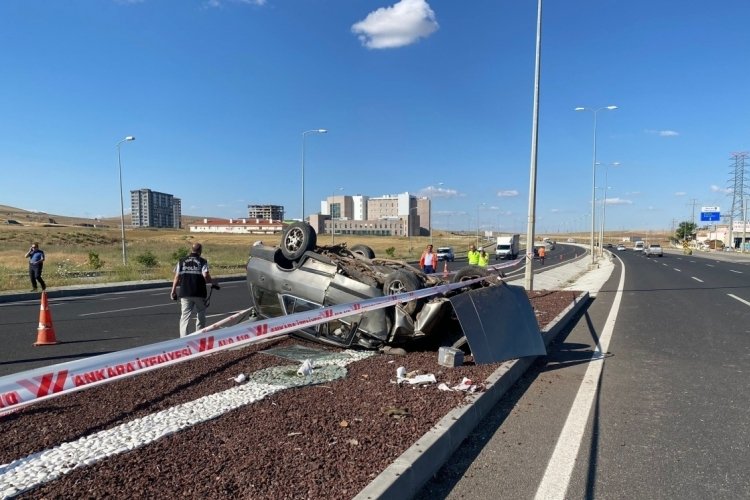 Başkent'te otomobil takla attı: 1 &ouml;l&uuml;