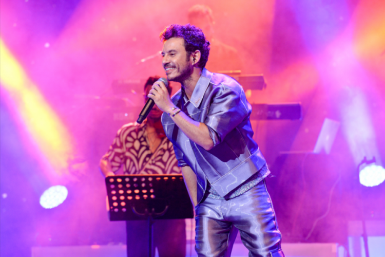 Buray A&ccedil;ıkhava konserinde &Ouml;zkan Uğur'a veda etti