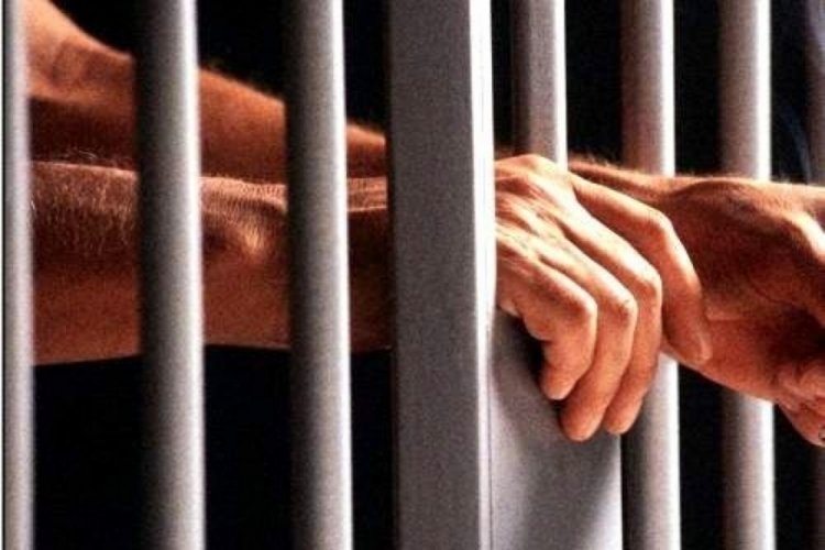 Cezaevindeki ter&ouml;ristlere para aktaran şahıs kıskıvrak yakalandı