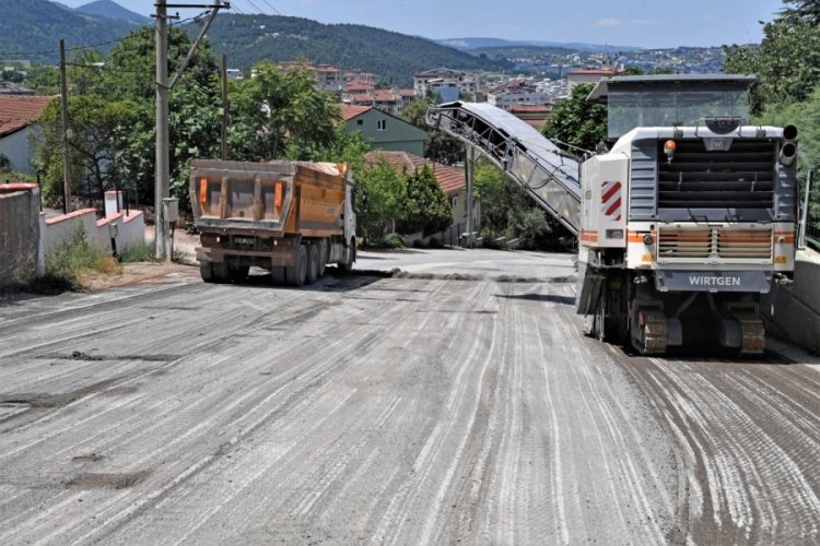 Bursa'da Osmangazi Belediyesi 6 ayda 28 bin ton asfalt &ccedil;alışması yaptı
