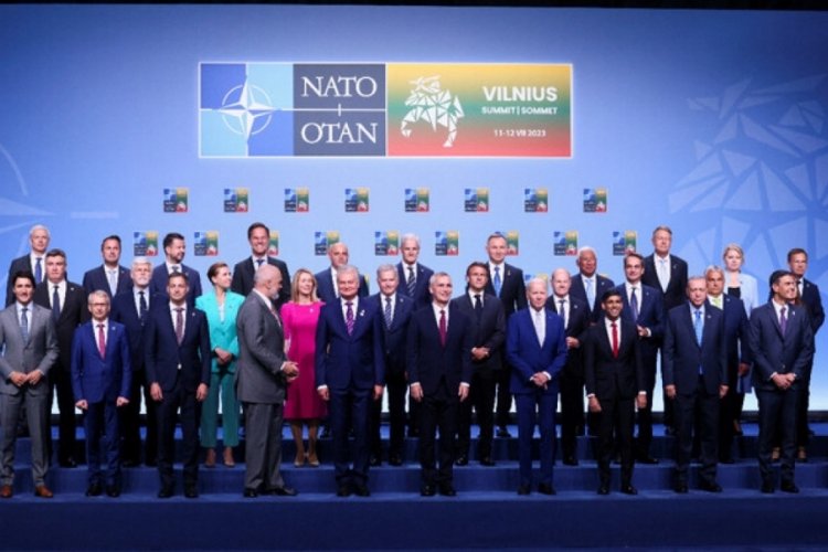 NATO Liderler Zirvesi'nden aile fotoğrafı