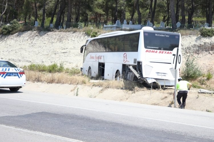 &Ccedil;anakkale'de kontrolden &ccedil;ıkan otob&uuml;steki 5 şahıs yaralandı
