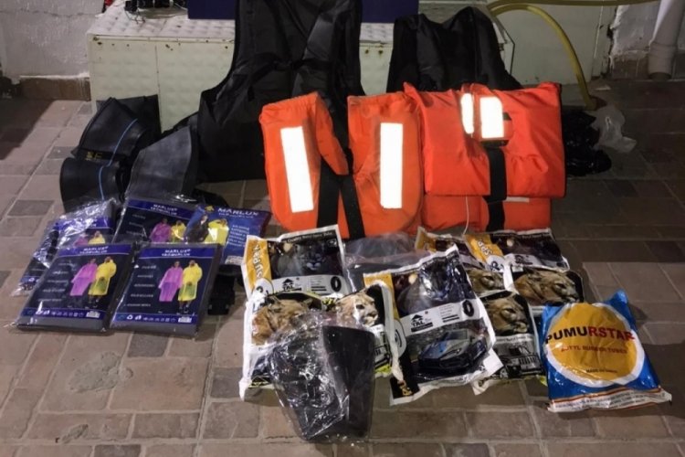 İzmir'de takside 4 d&uuml;zensiz g&ouml;&ccedil;men yakalandı