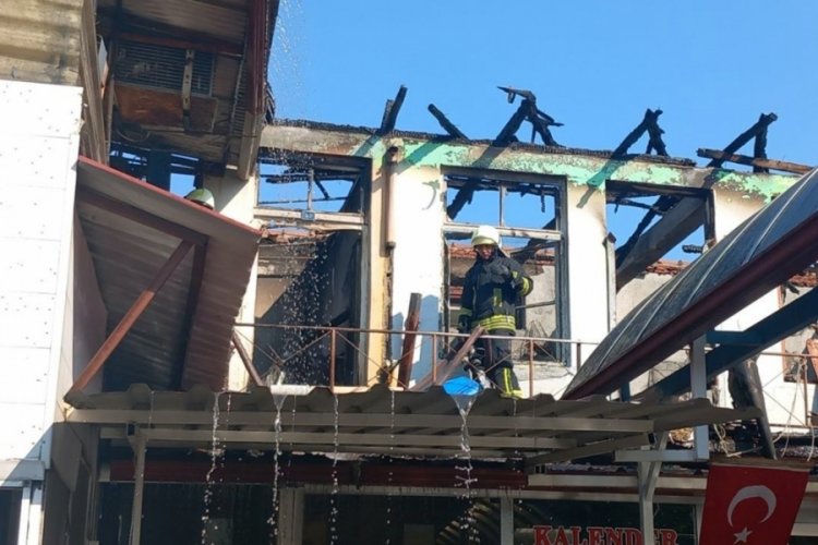 Muğla Ula'da b&uuml;y&uuml;k yangın: 10 iş yeri zarar g&ouml;rd&uuml;