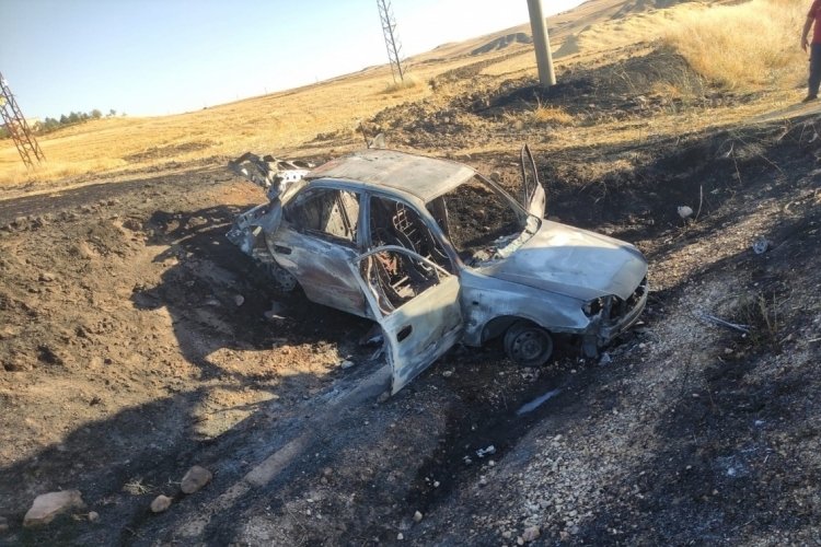 Diyarbakır'da takla atan otomobil alevlere teslim oldu