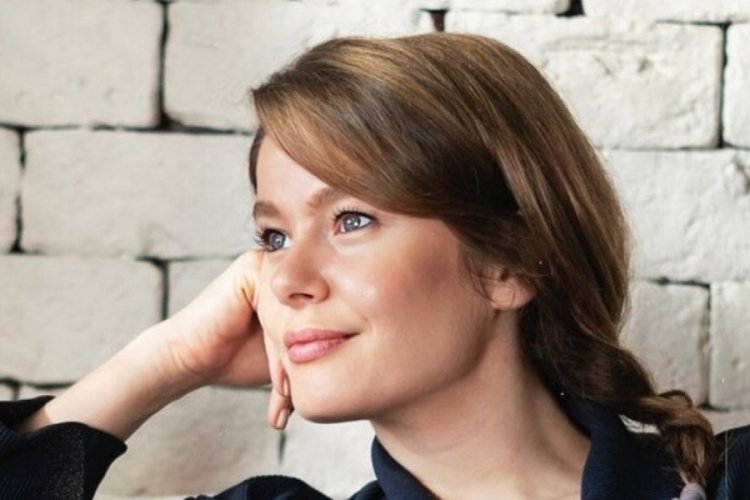 Filiz Akın Burcu Biricik'i &ouml;vd&uuml;
