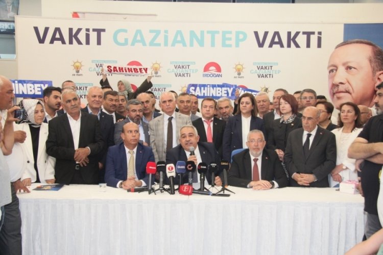 AK Parti Gaziantep İl Başkanlığında devir teslim t&ouml;reni yapıldı