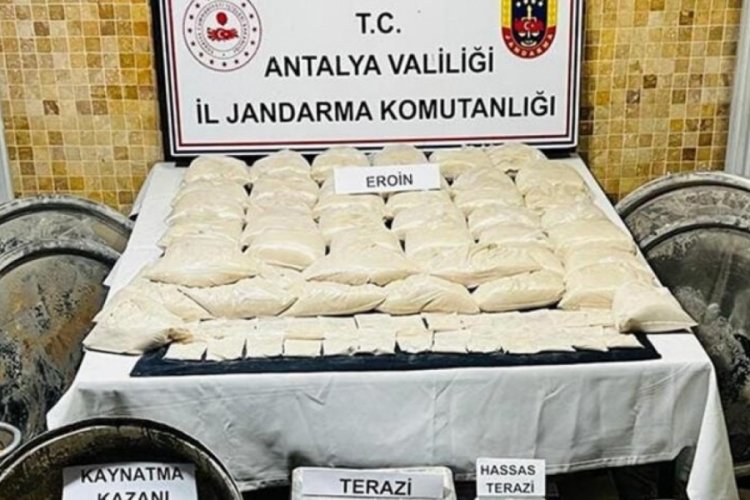 Antalya'da jandarma 68 kilo eroin ele ge&ccedil;irdi